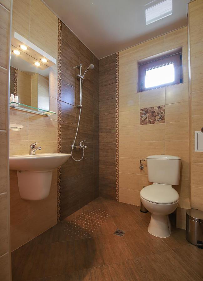 Guesthouse Phoenix Obzor Ngoại thất bức ảnh